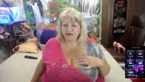 Snapshot of svetifox chatting on September 2025 08:08:01 PM Sveti online show from September 2025 08:08:01 PM