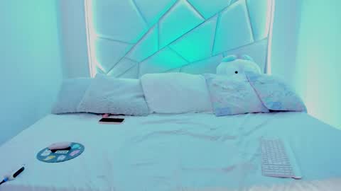 Nikki model independent online show from September 2025 02:27:02 AM