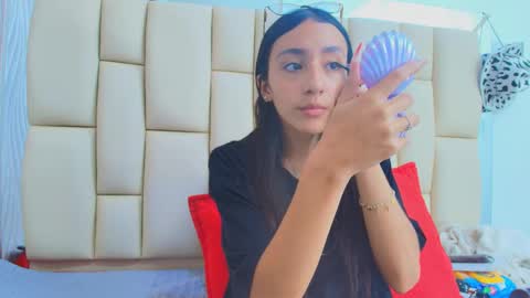Amye  online show from September 2025 07:17:02 PM