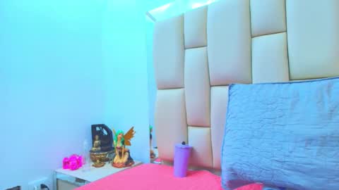 Amye  online show from October 2025 07:14:01 PM