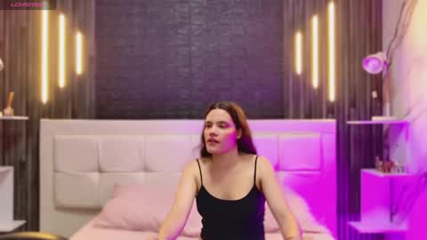 Snapshot of sweet_babe__ chatting on February 2026 10:38:01 AM Violet online show from February 2026 10:38:01 AM