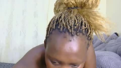 Snapshot of sweet_babees chatting on May 2026 01:03:01 AM sweetheart online show from May 2026 01:03:01 AM