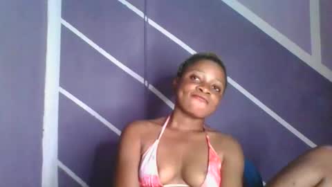 Snapshot of sweet_berry31 chatting on October 2025 11:24:01 PM baby girl online show from October 2025 11:24:01 PM