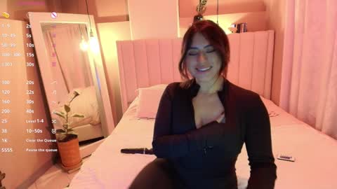 Snapshot of sweet_cami1 chatting on January 2025 04:41:01 AM Camila online show from January 2025 04:41:01 AM
