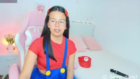 sweet_dania_ online show from October 2025 04:33:01 AM