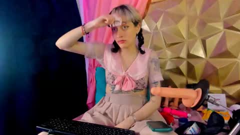  emmili  online show from October 2025 12:22:02 PM