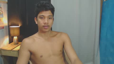 Snapshot of sweet_guyxx chatting on January 2025 04:38:01 PM sweet_guyxx online show from January 2025 04:38:01 PM