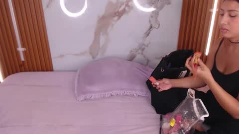 carollay online show from December 2025 12:25:01 PM