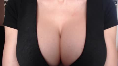 Snapshot of sweet_lil_thing chatting on February 2026 06:19:02 AM Jen online show from February 2026 06:19:02 AM