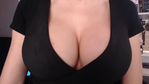 Snapshot of sweet_lil_thing chatting on February 2026 07:20:01 AM Jen online show from February 2026 07:20:01 AM