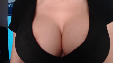 Snapshot of sweet_lil_thing chatting on February 2026 04:32:01 AM Jen online show from February 2026 04:32:01 AM