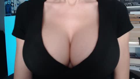 Snapshot of sweet_lil_thing chatting on February 2026 05:39:02 AM Jen online show from February 2026 05:39:02 AM