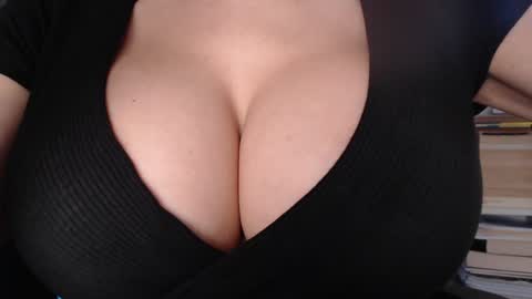 Snapshot of sweet_lil_thing chatting on March 2026 07:23:01 AM Jen online show from March 2026 07:23:01 AM