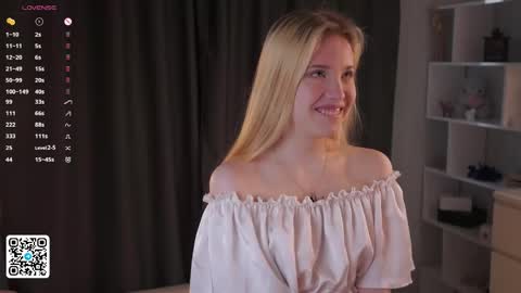 Snapshot of sweet_lily_1 chatting on June 2026 01:39:01 AM Lily online show from June 2026 01:39:01 AM