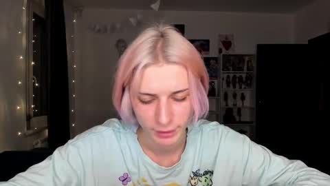 kira online show from November 2025 10:32:01 PM