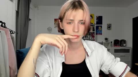 kira online show from March 2026 07:09:01 PM