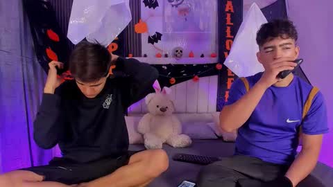 Snapshot of sweet_petter chatting on November 2025 12:40:02 PM Petter online show from November 2025 12:40:02 PM