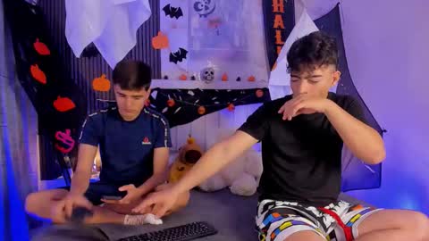 Snapshot of sweet_petter chatting on November 2025 12:48:01 PM Petter online show from November 2025 12:48:01 PM