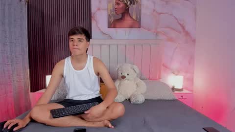 Snapshot of sweet_petter chatting on November 2025 12:50:02 PM Petter online show from November 2025 12:50:02 PM