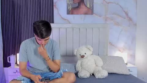 Snapshot of sweet_petter chatting on November 2025 12:49:02 PM Petter online show from November 2025 12:49:02 PM