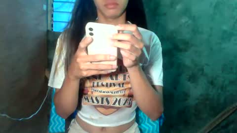 Snapshot of sweet_reyan2003 chatting on June 2026 12:44:01 AM REYAN online show from June 2026 12:44:01 AM