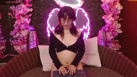 Snapshot of sweet_roxanee chatting on February 2026 01:15:02 PM Roxanee online show from February 2026 01:15:02 PM