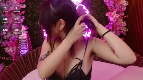 Roxanee online show from April 2026 08:50:01 PM