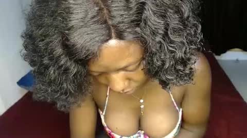 ellanah Tracie online show from March 2026 12:04:01 AM