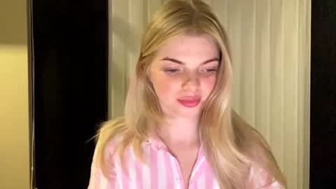 Mira online show from November 2025 09:47:01 PM