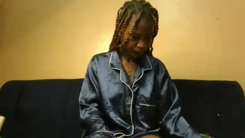 Snapshot of sweet_zella chatting on May 2026 01:14:02 AM zellate online show from May 2026 01:14:02 AM
