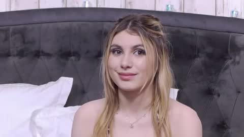 Anisia online show from April 2026 05:20:02 PM