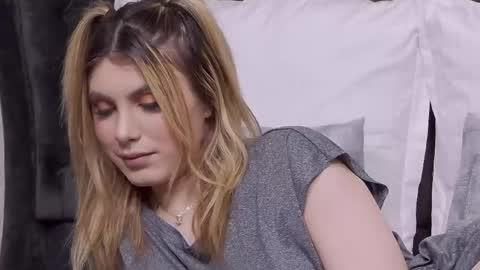 Anisia online show from April 2026 06:25:01 AM