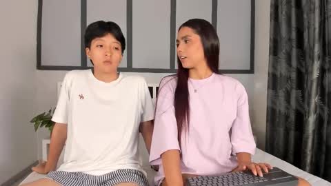 Snapshot of sweetcoupple chatting on September 2025 02:14:01 AM Eva Short hair girl - Victoria Long red hair online show from September 2025 02:14:01 AM