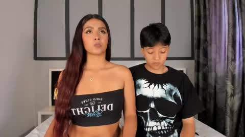 Eva Short hair girl  - Victoria Long red hair online show from October 2025 05:35:01 PM