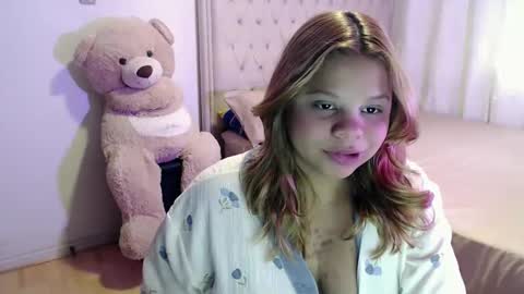 Snapshot of sweetcristalh chatting on November 2025 06:21:01 PM Cristal online show from November 2025 06:21:01 PM