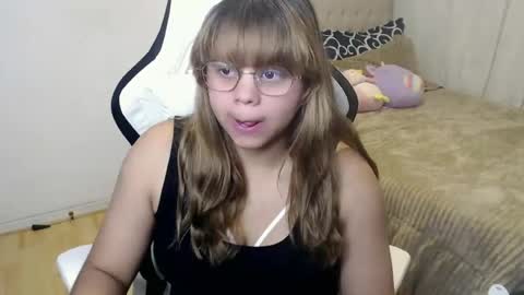 Snapshot of sweetcristalh chatting on June 2026 01:50:01 AM Cristal online show from June 2026 01:50:01 AM