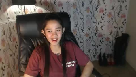 Snapshot of sweetdannica chatting on December 2024 01:40:02 PM Danni online show from December 2024 01:40:02 PM