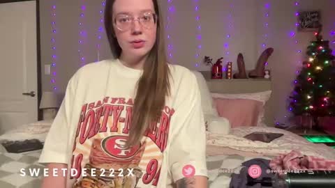 Snapshot of sweetdee222x chatting on December 2024 07:47:01 AM Delilah Samson online show from December 2024 07:47:01 AM