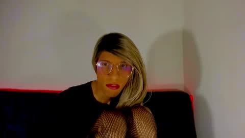 Snapshot of sweetdesaire chatting on February 2026 03:43:01 PM Amelia online show from February 2026 03:43:01 PM