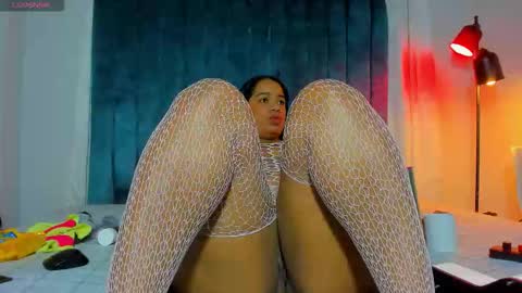 Mia online show from November 2025 11:43:01 AM