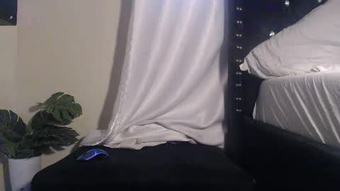 Snapshot of sweetfruit22 chatting on May 2026 12:01:01 PM your favourite berry online show from May 2026 12:01:01 PM