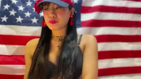 Snapshot of sweetgirllucy24xx chatting on March 2026 06:51:01 AM sweetgirllucy24xx online show from March 2026 06:51:01 AM