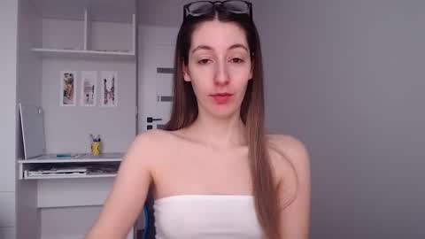 Emma  online show from February 2026 09:56:02 AM