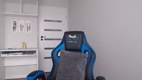 Emma  online show from February 2026 09:50:01 AM