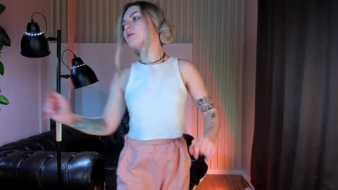 Kira online show from January 2025 10:44:02 PM