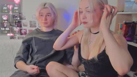 Snapshot of sweethearts_friends chatting on April 2026 07:33:02 PM sweethearts_friends online show from April 2026 07:33:02 PM