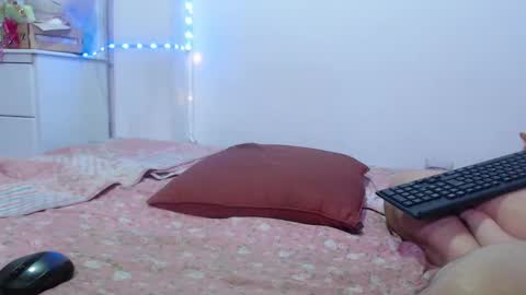Snapshot of sweethoney22_ chatting on October 2025 04:43:01 AM Sabrina y Eliot online show from October 2025 04:43:01 AM