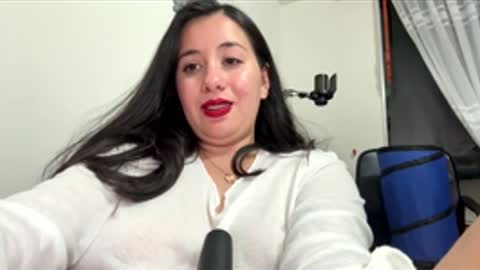 Snapshot of sweetie__annie chatting on January 2026 05:00:01 AM Ana Mara i cant Make noise My family is here online show from January 2026 05:00:01 AM