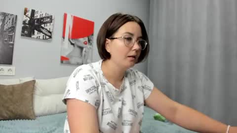 Snapshot of sweetie_rozzy chatting on June 2026 01:43:02 AM ROZZY online show from June 2026 01:43:02 AM