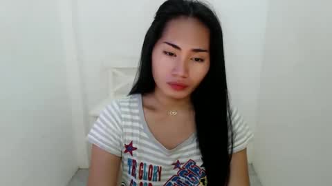 Snapshot of sweetladyboyx chatting on January 2025 11:48:01 PM   online show from January 2025 11:48:01 PM